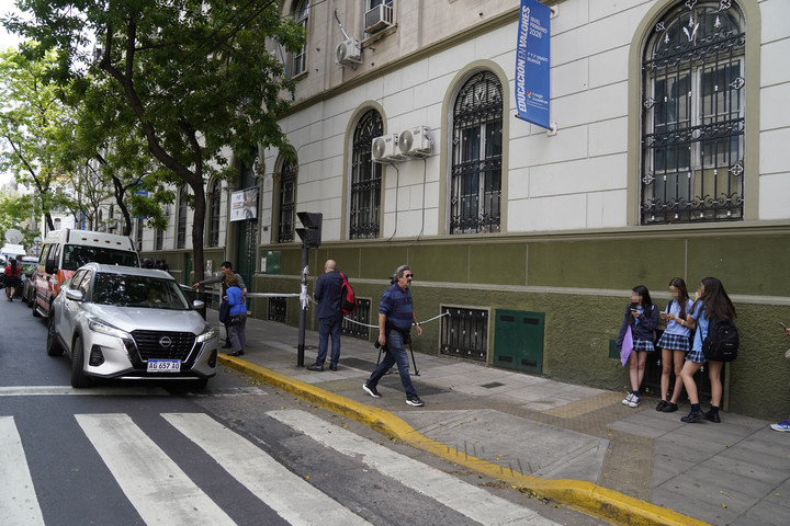 Tres adolescentes resultaron heridos durante un experimento químico en un colegio de&nbsp;Palermo